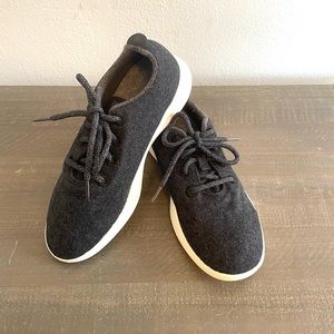 Dark Gray Allbirds Wool Runners With Cream Soles. Size 9.